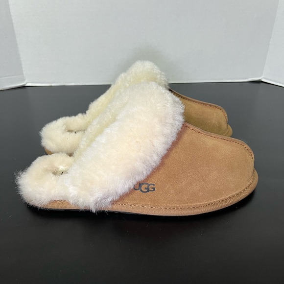 UGG Shoes - Women’s UGG scuffette ll slipper